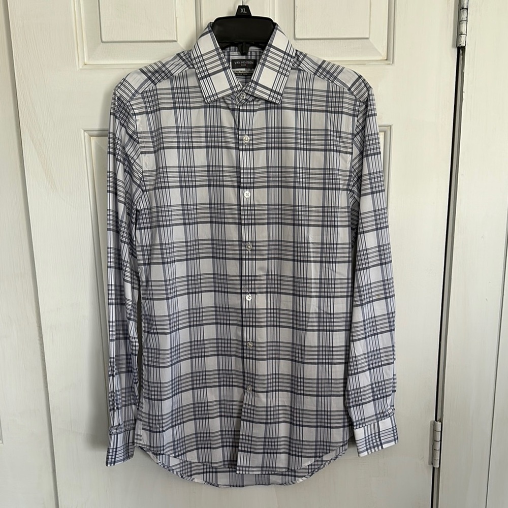 Van Heusen Men’s Button Down Plaid shirt size small